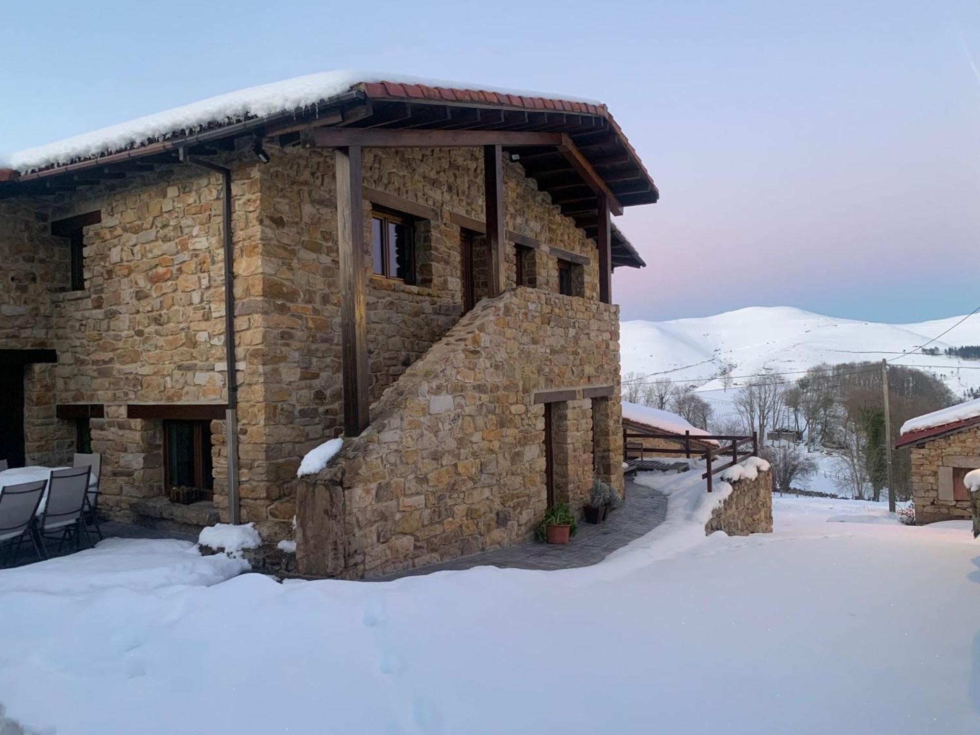 Apartamentos Los Tojos Colsa Dış mekan fotoğraf